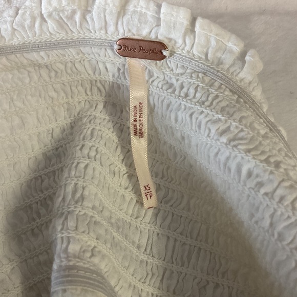 Free People Bambino White Eyelet Lace Off Shoulder Smocked Puff Sleeve Blouse XS - Picture 4 of 6